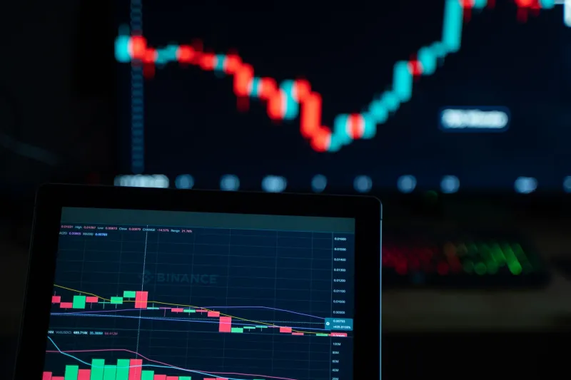 Clarity Is a Trap: Why the Best Trades Live Inside the Fog of Uncertainty